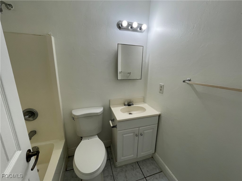 2505 NE 22nd Place Cape Coral FL 33909 2025026371 image8