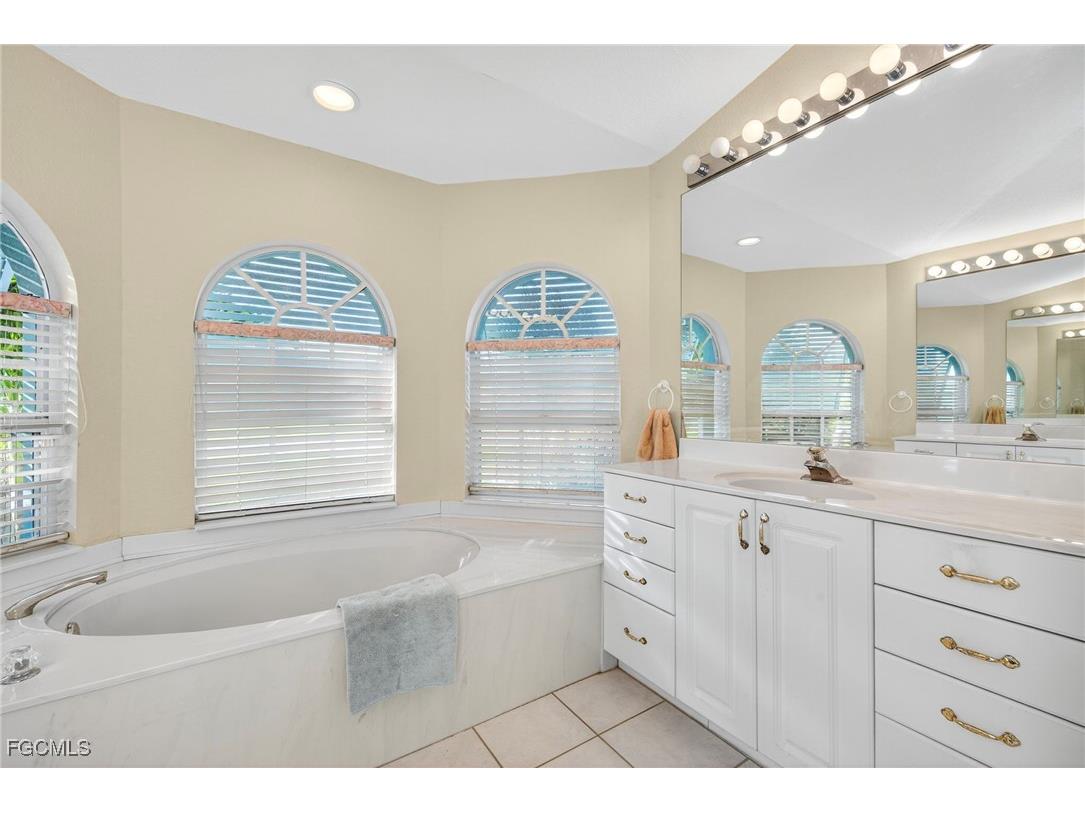 2505 SW 53rd Terrace Cape Coral FL 33914 2025013782 image26