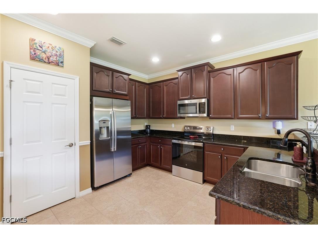 2506 Blackburn Circle Cape Coral FL 33991 2026021971 image16