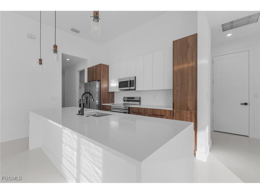 2506 SW Embers Terrace Cape Coral FL 33991 2025017211 image7