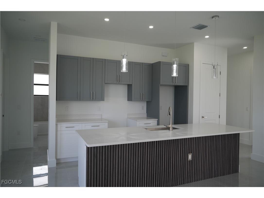 2510 20th Street SW Lehigh Acres FL 33976 2025013435 image3