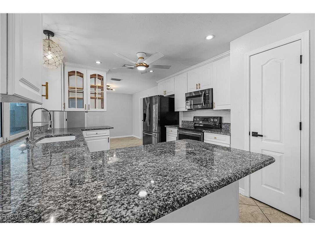 2512 SE 20th Place Cape Coral FL 33904 2025012784 image21