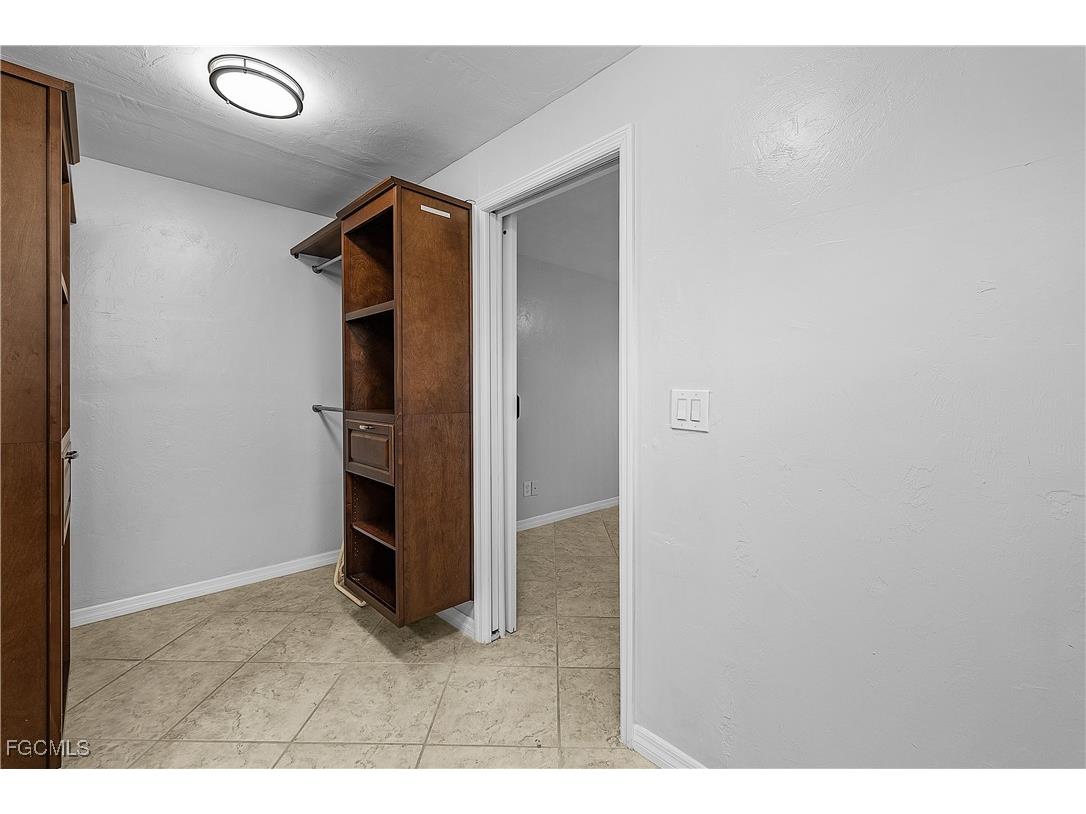 2512 SE 20th Place Cape Coral FL 33904 2025012784 image32