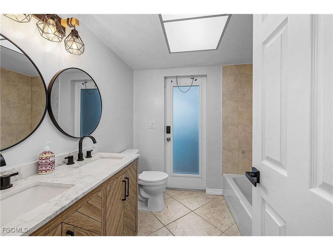 2512 SE 20th Place Cape Coral FL 33904 2025012784 image38