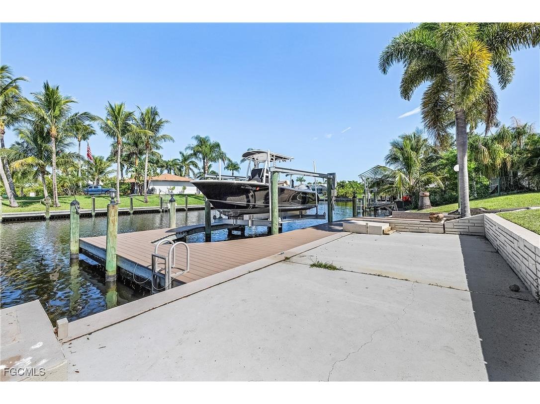 2512 SE 20th Place Cape Coral FL 33904 2025012784 image50
