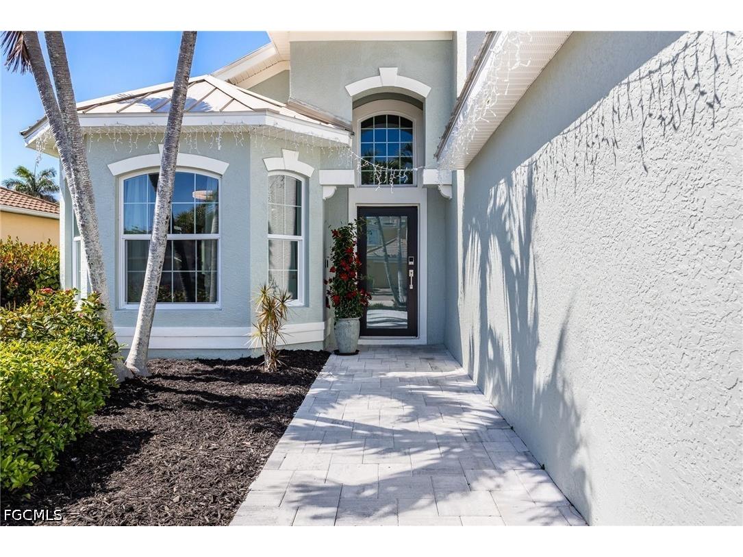 2513 Blackburn Circle Cape Coral FL 33991 2026015786 image3