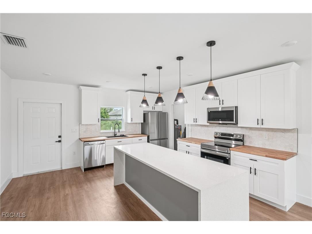 2514 38th Street SW Lehigh Acres FL 33976 2025010404 image4