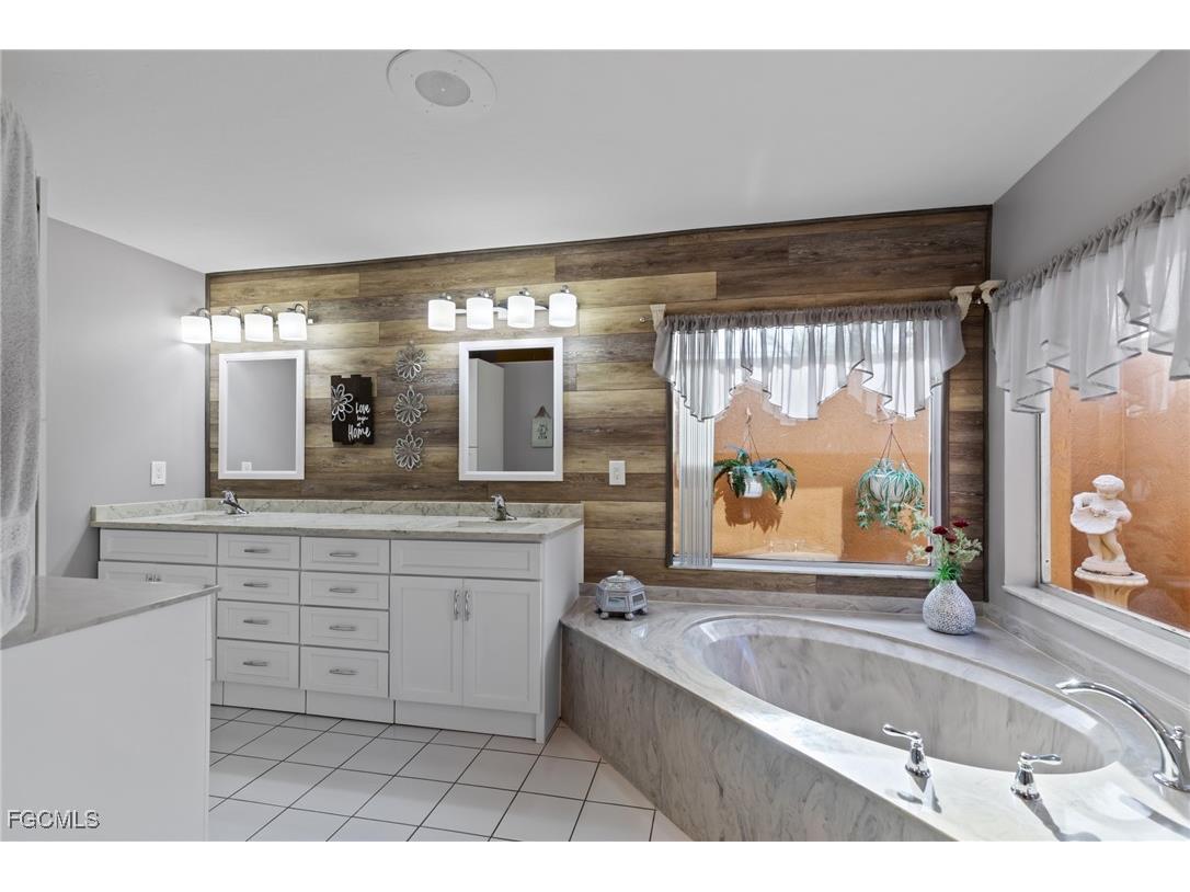 2515 SE 19th Avenue Cape Coral FL 33904 2025003917 image11