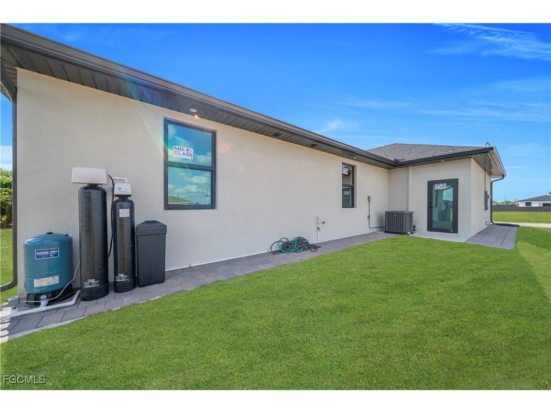 2515 Santa Barbara Boulevard N Cape Coral FL 33993 2025020168 image10