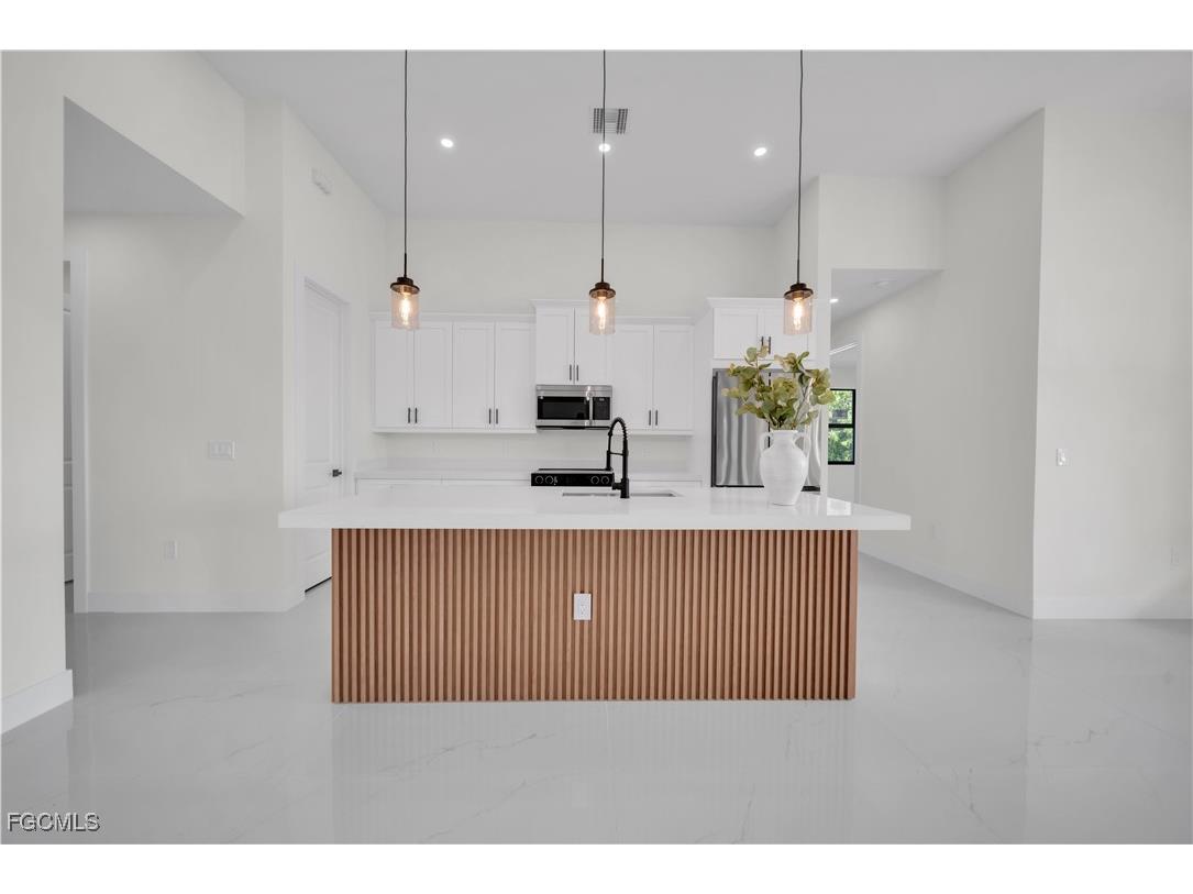 2515 Santa Barbara Boulevard N Cape Coral FL 33993 2025020168 image17