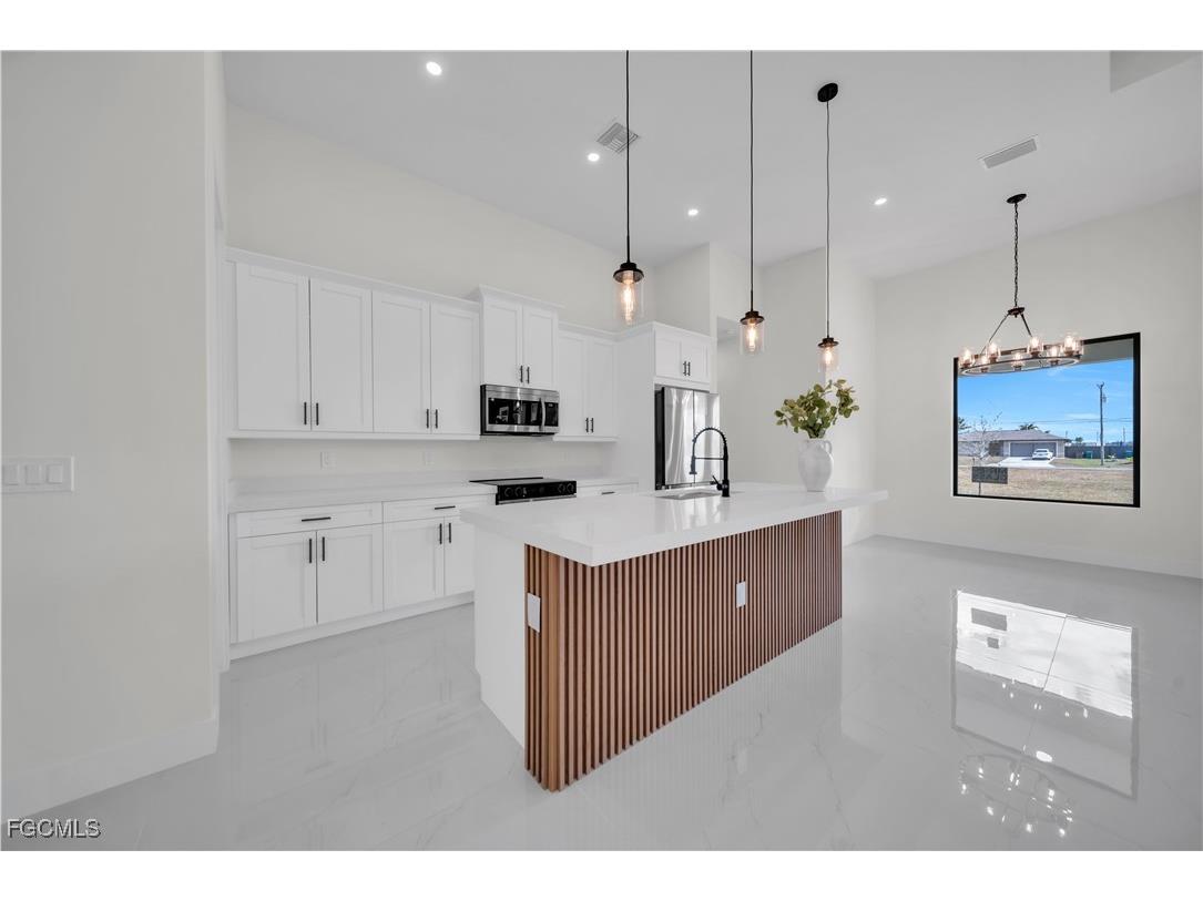 2515 Santa Barbara Boulevard N Cape Coral FL 33993 2025020168 image18