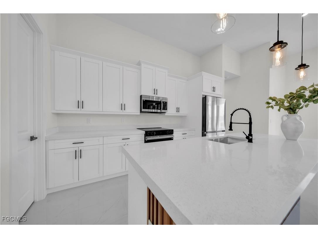 2515 Santa Barbara Boulevard N Cape Coral FL 33993 2025020168 image21