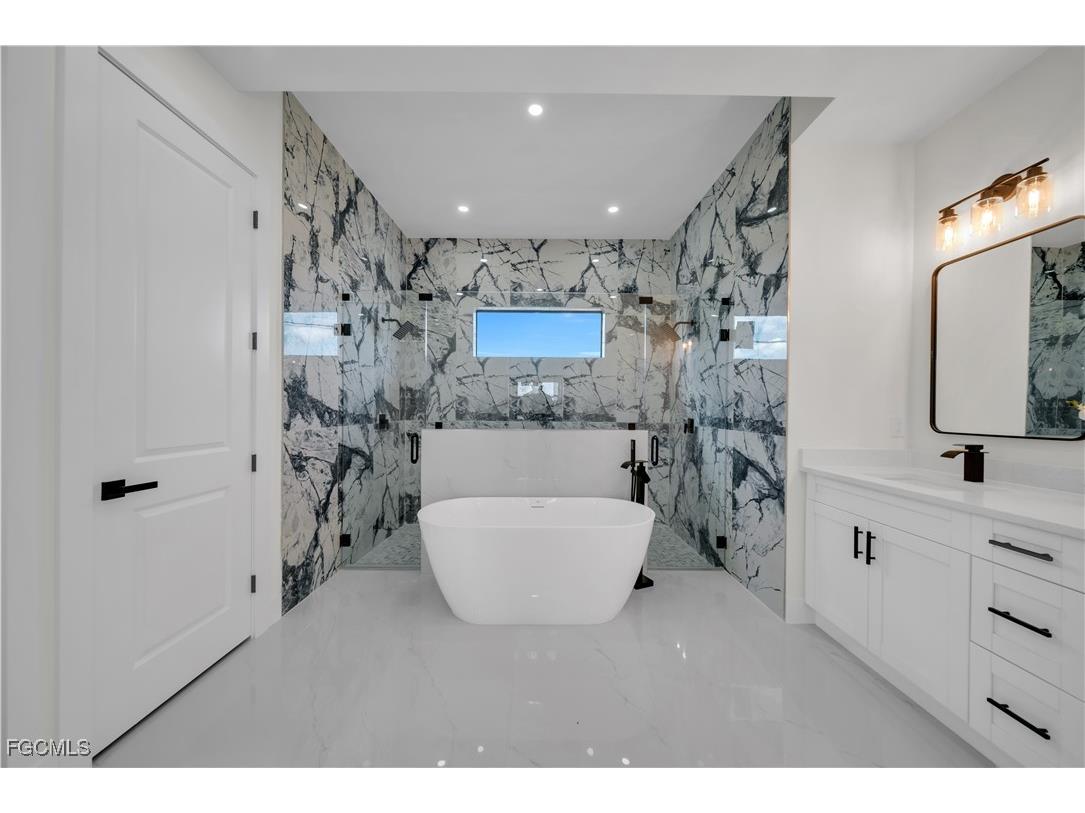 2515 Santa Barbara Boulevard N Cape Coral FL 33993 2025020168 image39