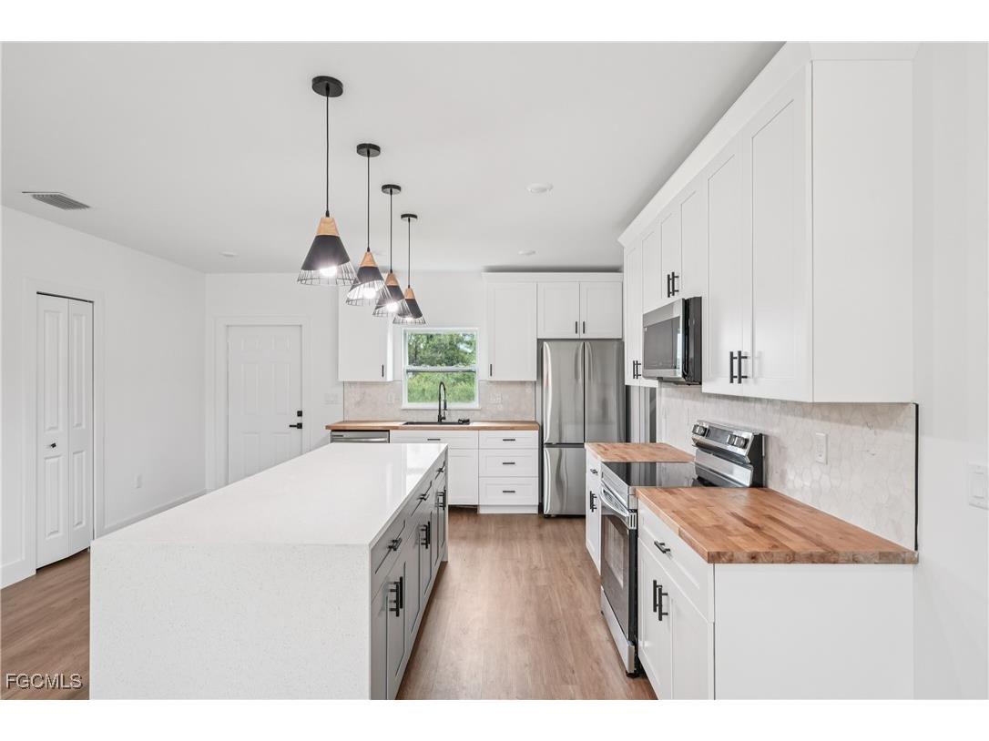 2516 38th Street SW Lehigh Acres FL 33976 2025010408 image4