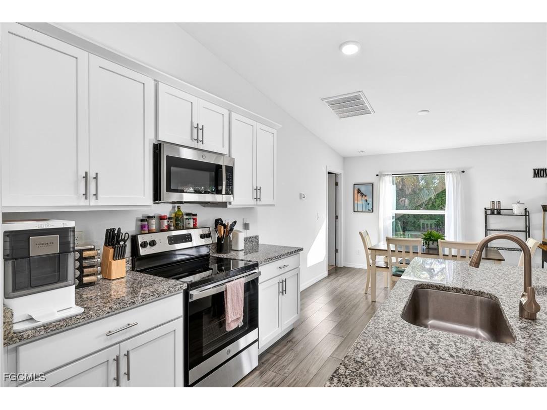 2517 NW 15th Place Cape Coral FL 33993 2026000720 image2