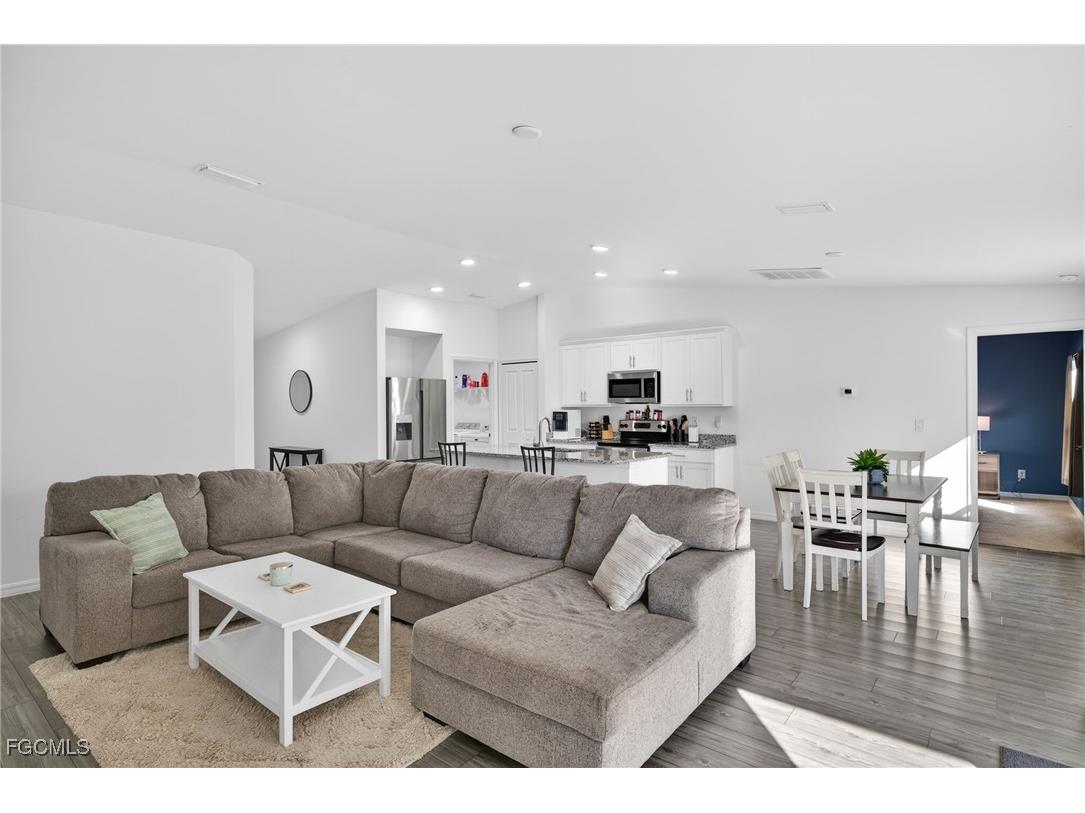 2517 NW 15th Place Cape Coral FL 33993 2026000720 image3