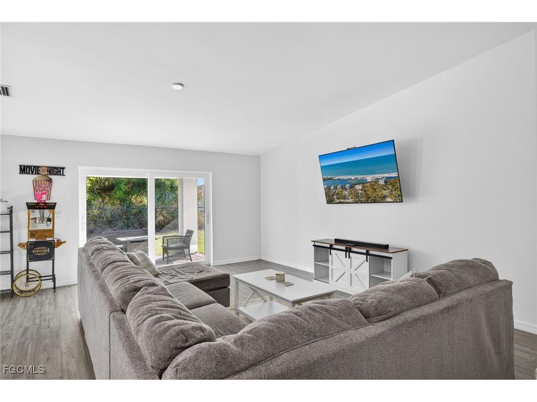 2517 NW 15th Place Cape Coral FL 33993 2026000720 image4