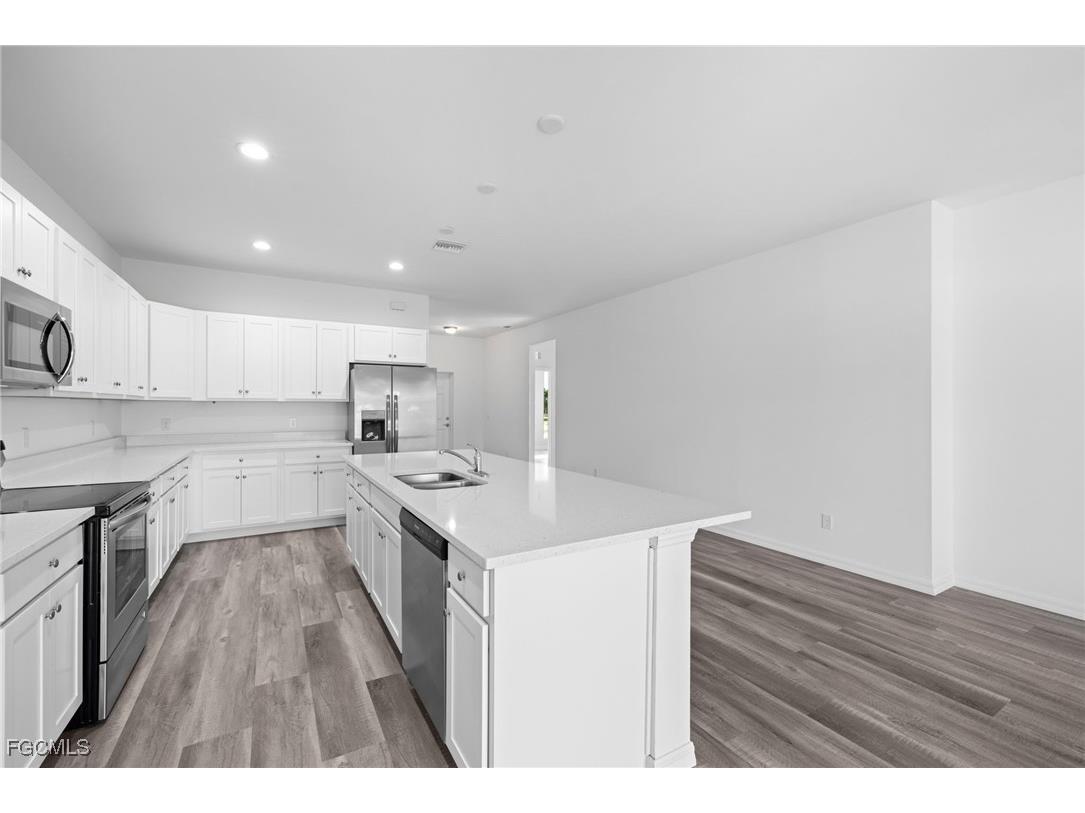 2518 NW 10th Terrace Cape Coral FL 33993 2025025219 image13