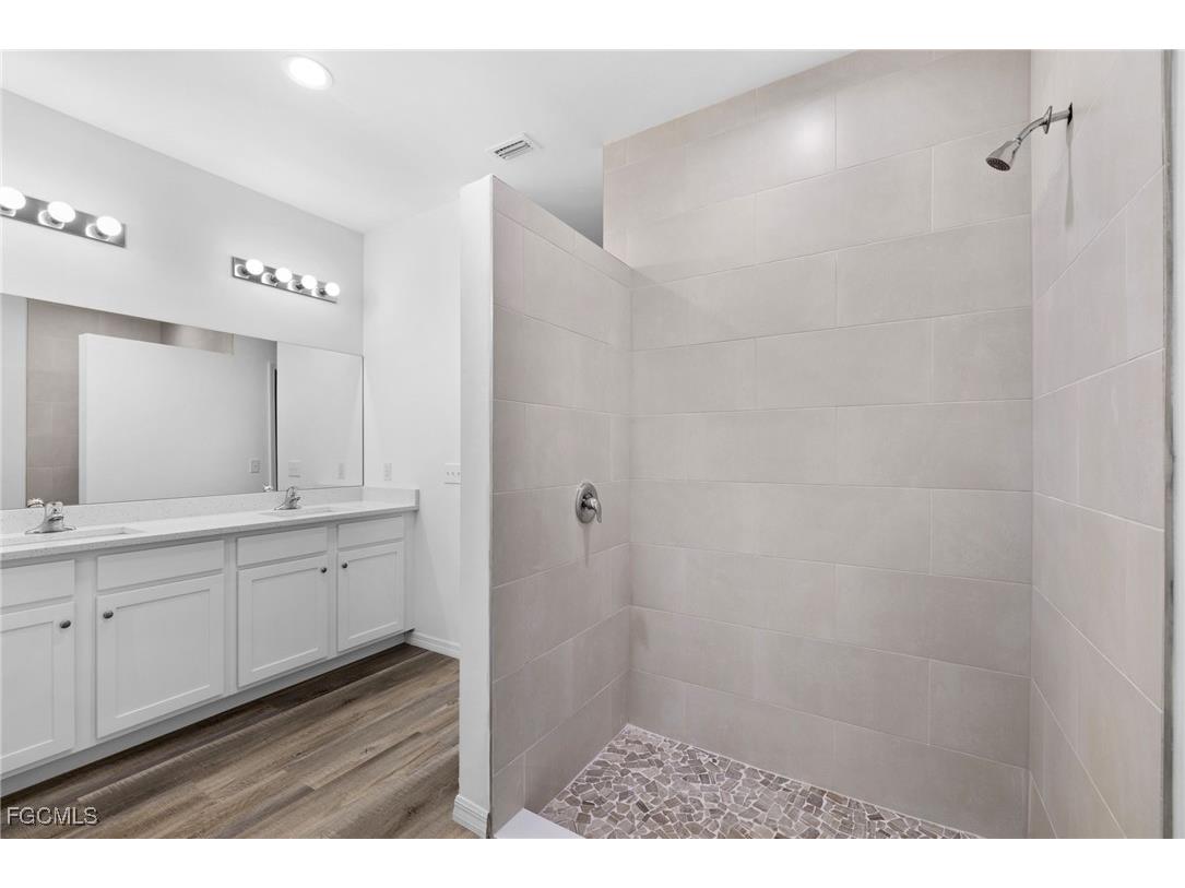 2518 NW 10th Terrace Cape Coral FL 33993 2025025219 image26