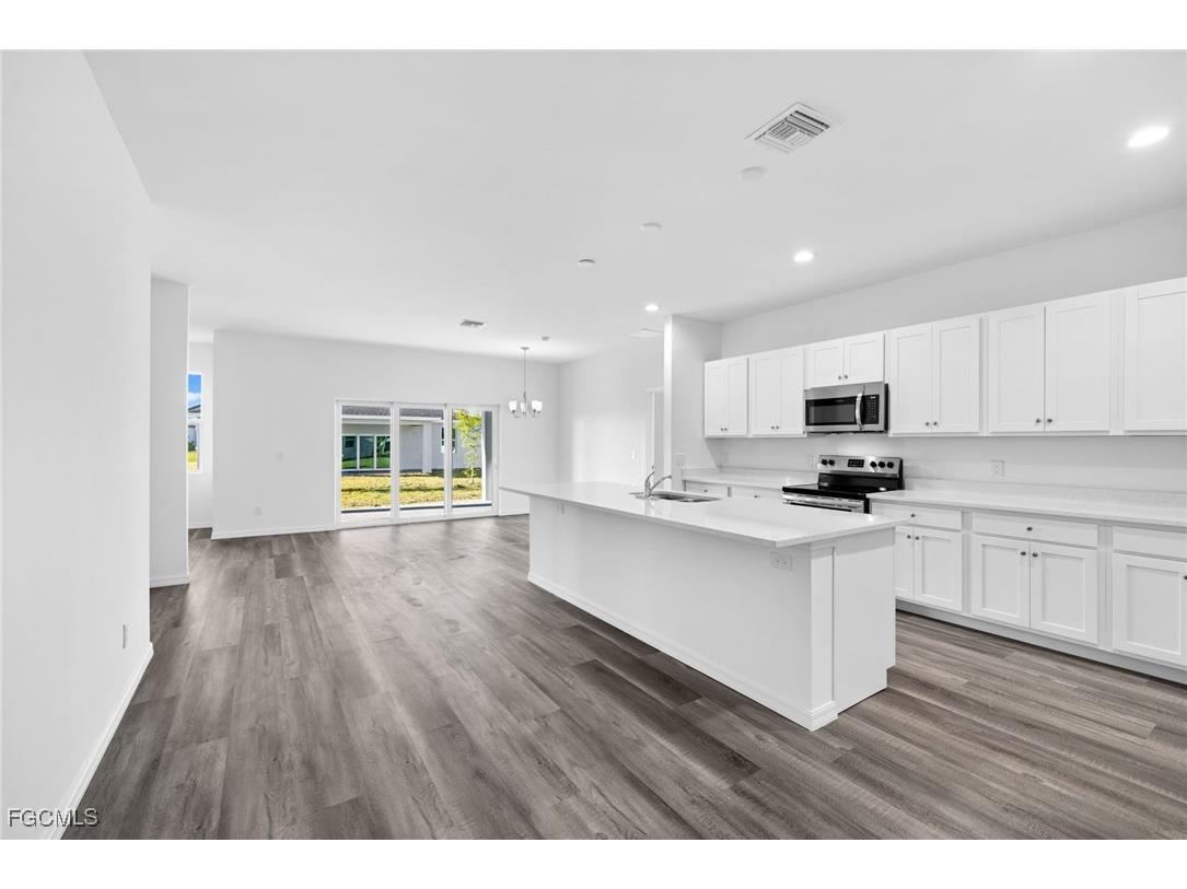 2518 NW 10th Terrace Cape Coral FL 33993 2025025219 image9