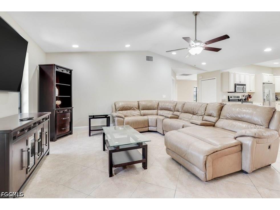 2518 SE 19th Avenue Cape Coral FL 33904 2026020323 image10
