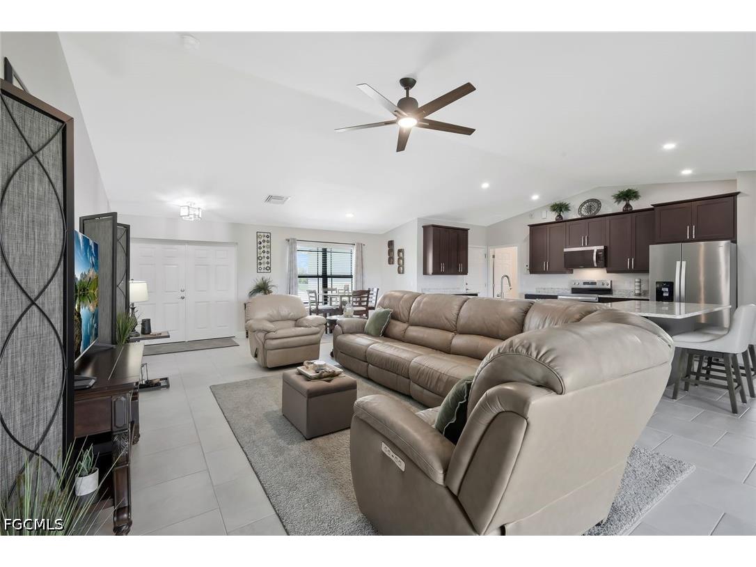 2519 NE 5th Place Cape Coral FL 33909 2026015177 image3