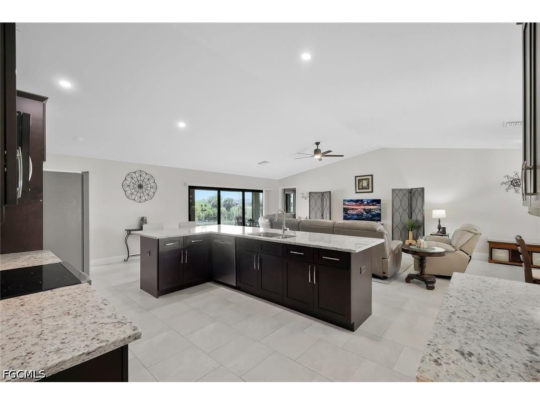 2519 NE 5th Place Cape Coral FL 33909 2026015177 image5