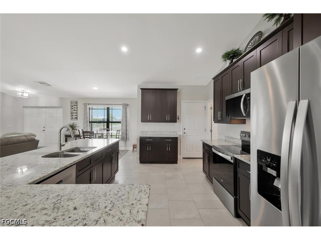 2519 NE 5th Place Cape Coral FL 33909 2026015177 image8