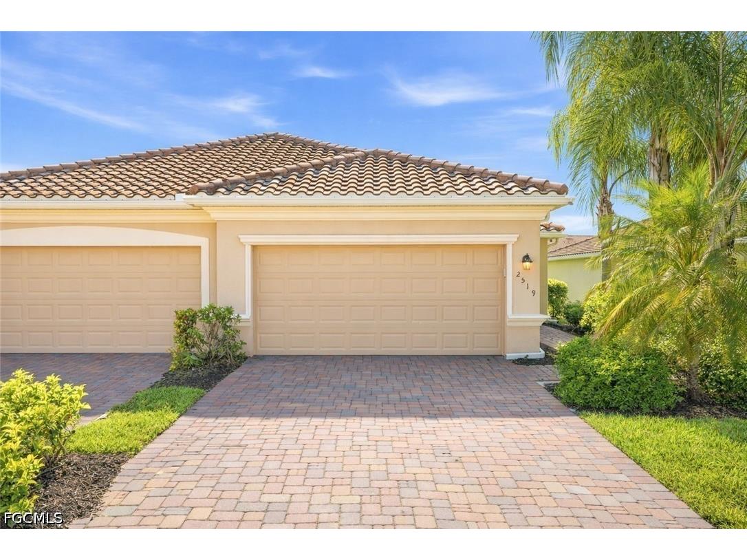 2519 Vine Avenue Naples FL 34120 2026017948 image1