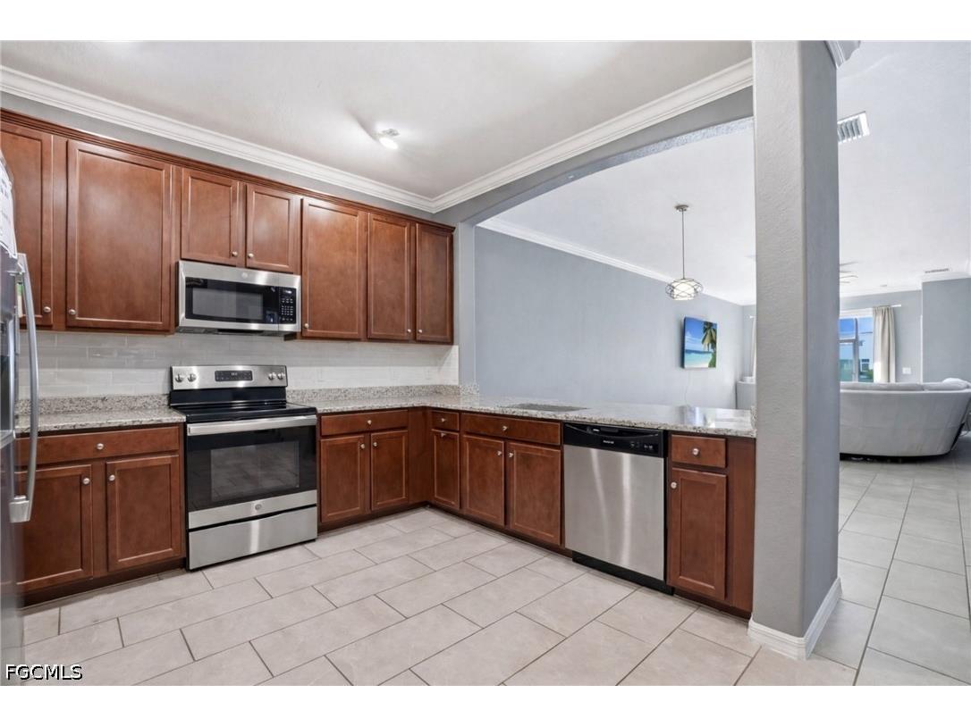 2519 Vine Avenue Naples FL 34120 2026017948 image2