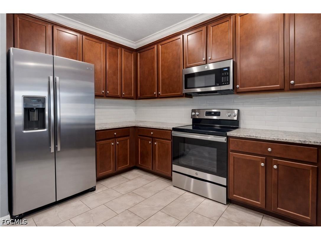 2519 Vine Avenue Naples FL 34120 2026017948 image3