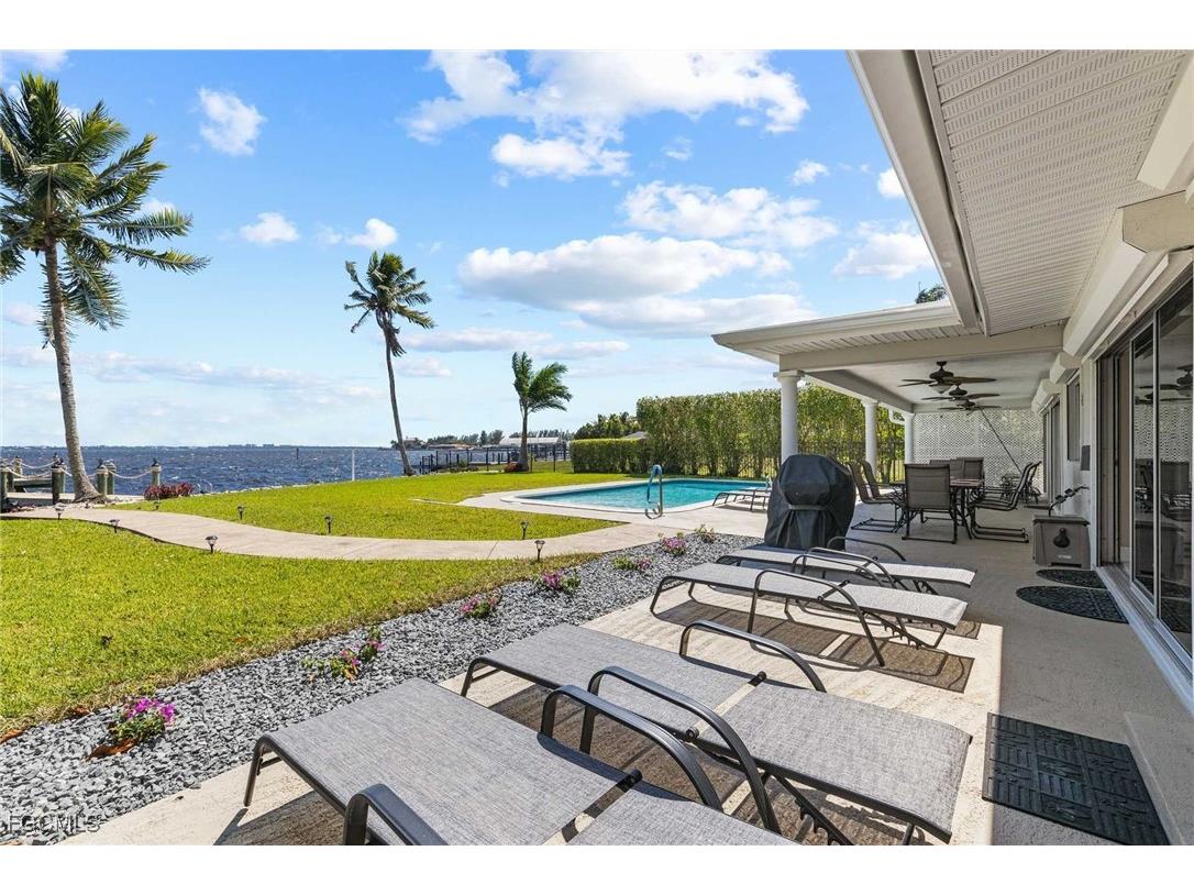 252 Bayshore Drive Cape Coral FL 33904 2025010067 image2