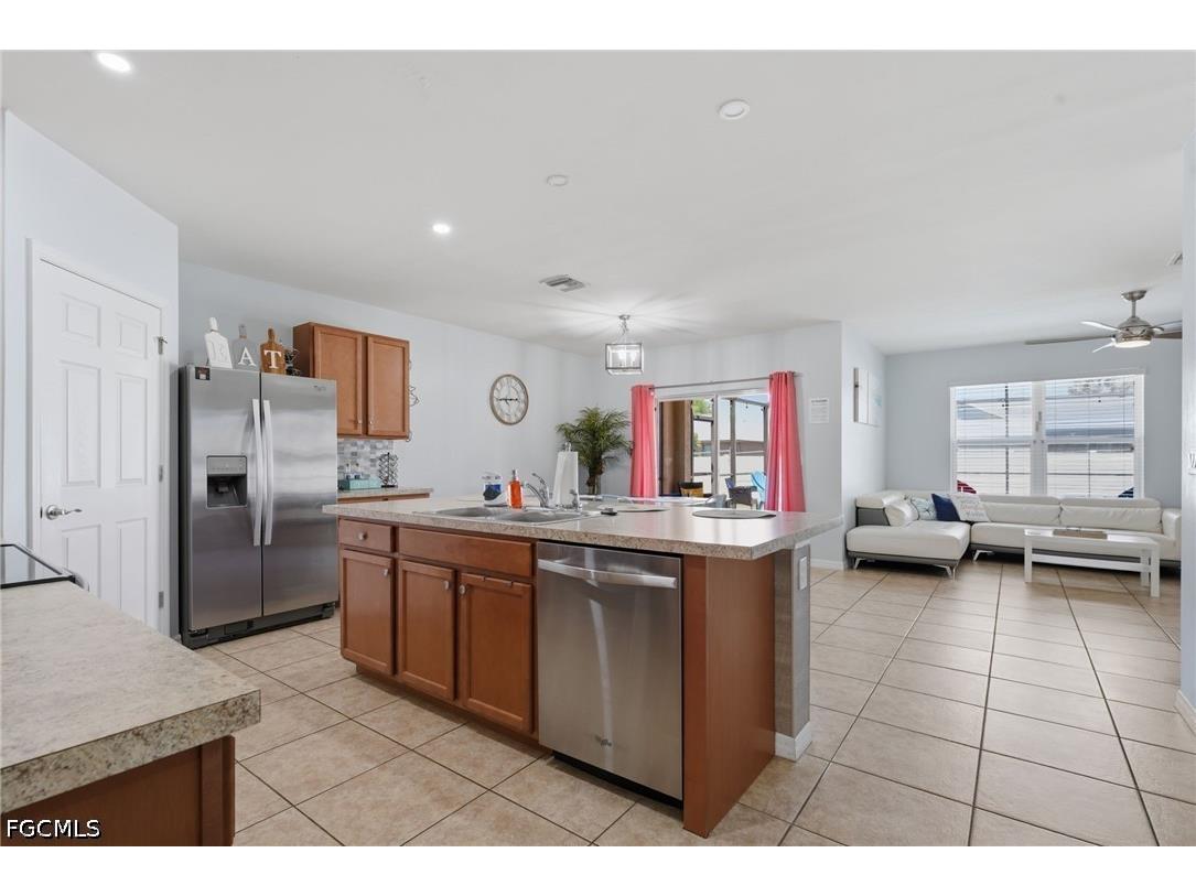 2521 SW 11th Place Cape Coral FL 33914 2026017401 image8