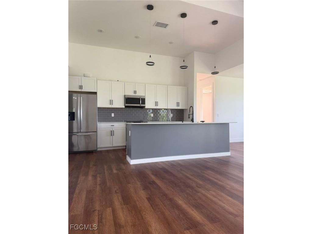 2524 NW 6th Terrace Cape Coral FL 33993 2025012573 image4