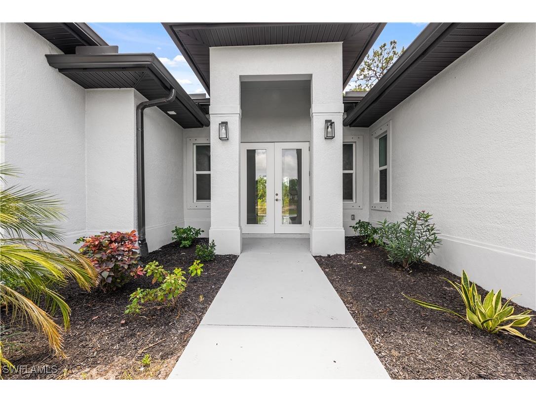 2526 37th Avenue NE Naples FL 34120 225029666 image1