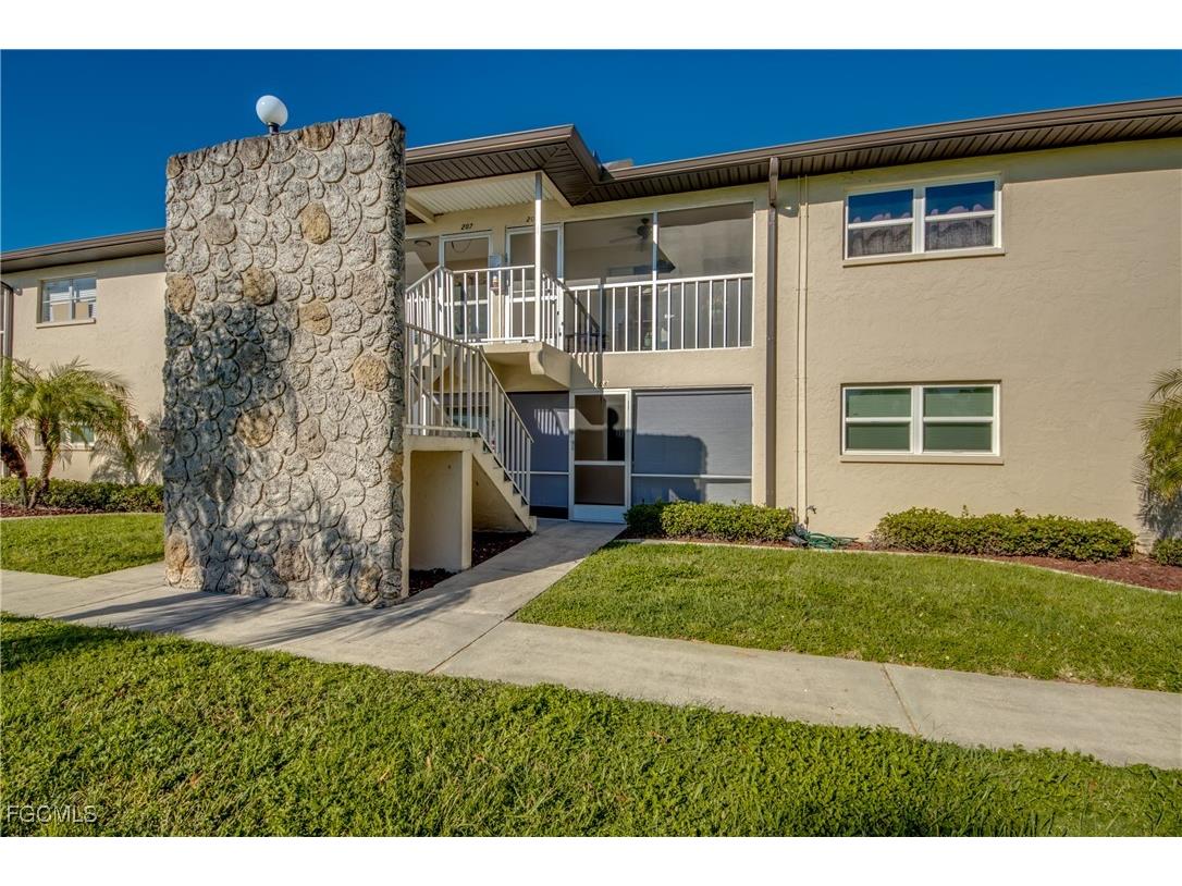 2526 SE 16th Place #108 Cape Coral FL 33904 2025013873 image1