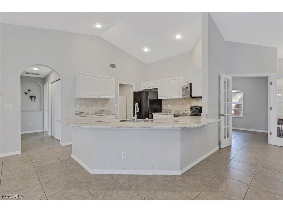 2526 SW 29th Terrace Cape Coral FL 33914 2026009405 image8
