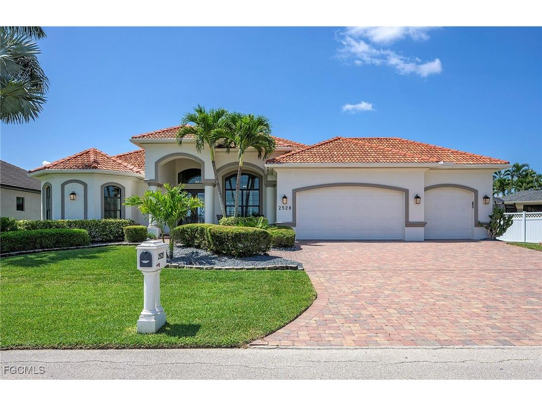 2528 SW 39th Terrace Cape Coral FL 33914 2025004564 image1