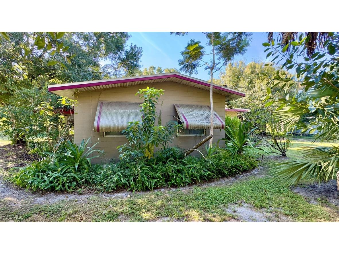 253 W Mariana Avenue North Fort Myers FL 33903 2026004209 image4