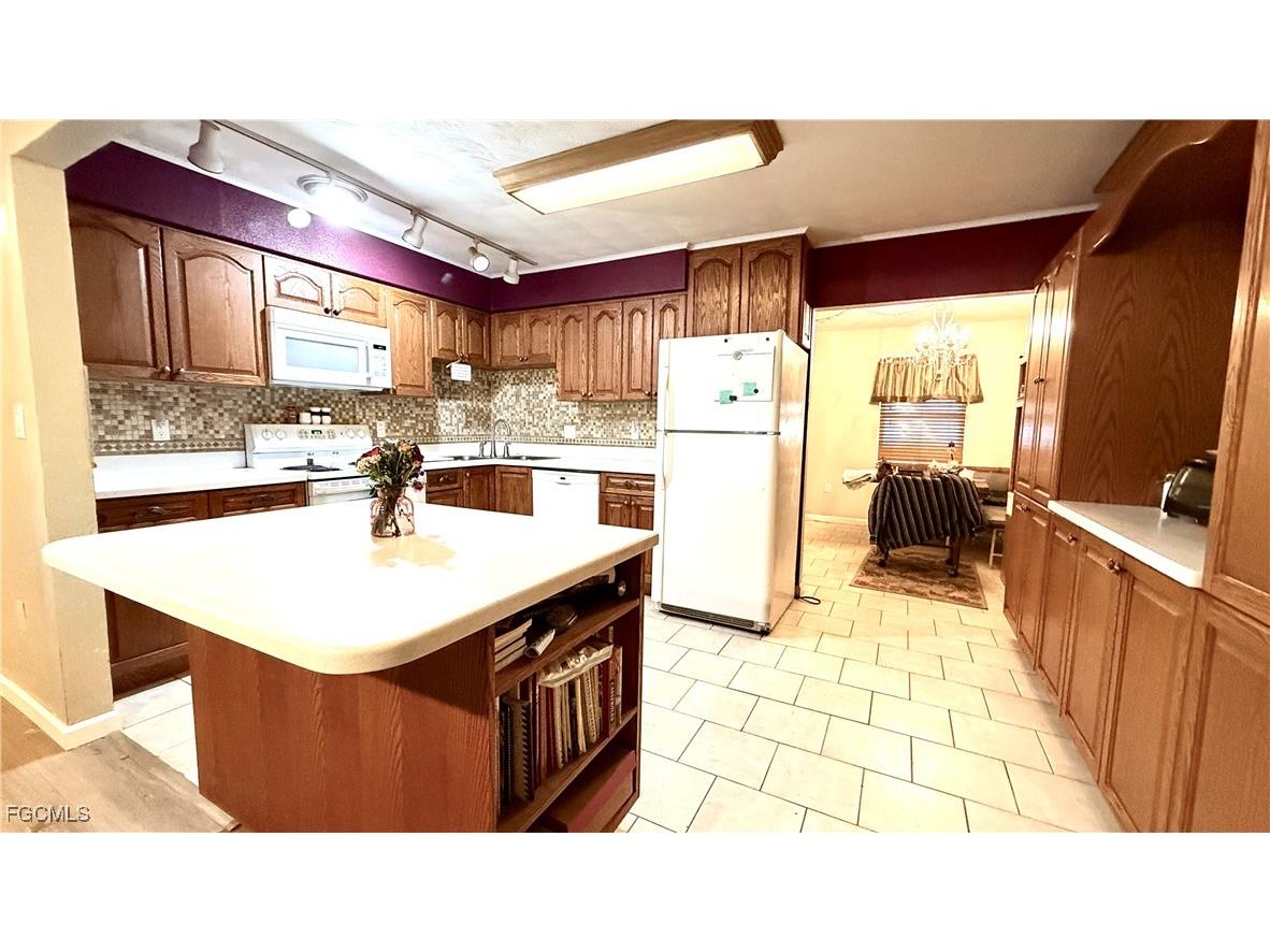 253 W Mariana Avenue North Fort Myers FL 33903 2026004209 image8