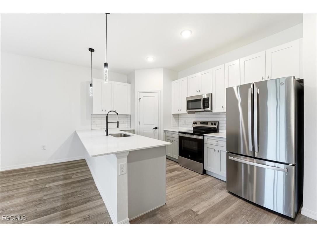 2530/2532 NW 31st Avenue Cape Coral FL 33993 2026002080 image9
