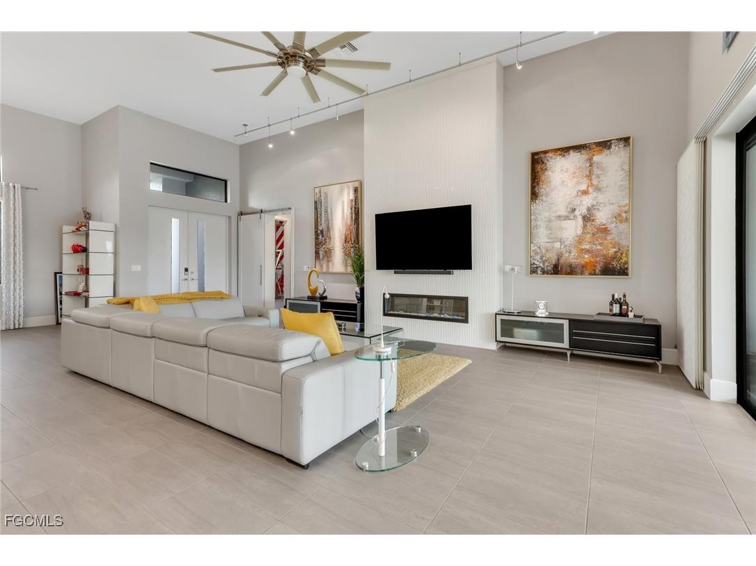 2530 NW 14th Terrace Cape Coral FL 33993 2025015542 image8