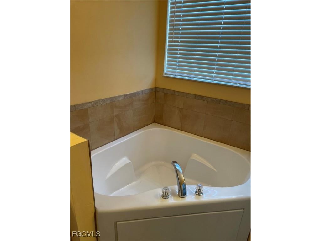 2533 Deerfield Lake Court Cape Coral FL 33909 2025018681 image46