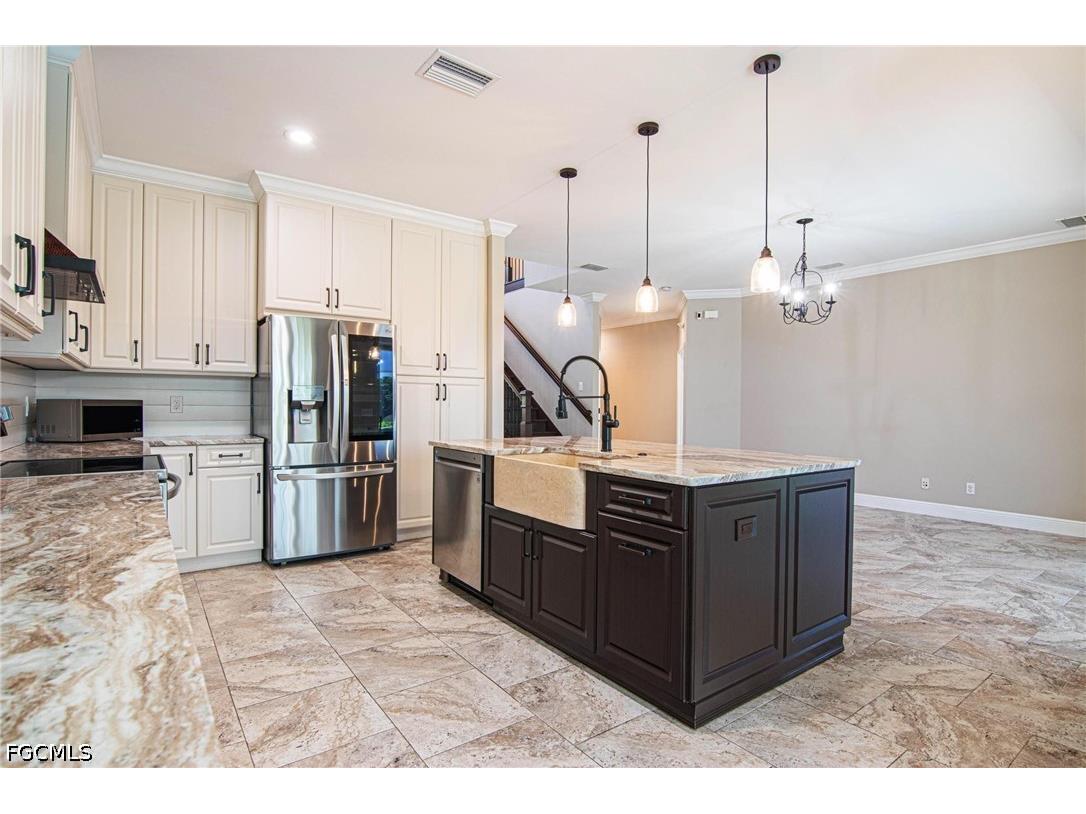 2534 Verdmont Court Cape Coral FL 33991 2026027533 image3