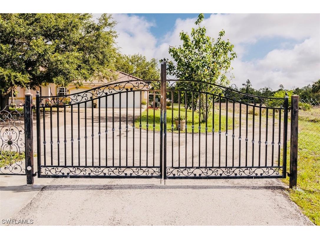 2535 47th Avenue NE Naples FL 34120 223038428 image1