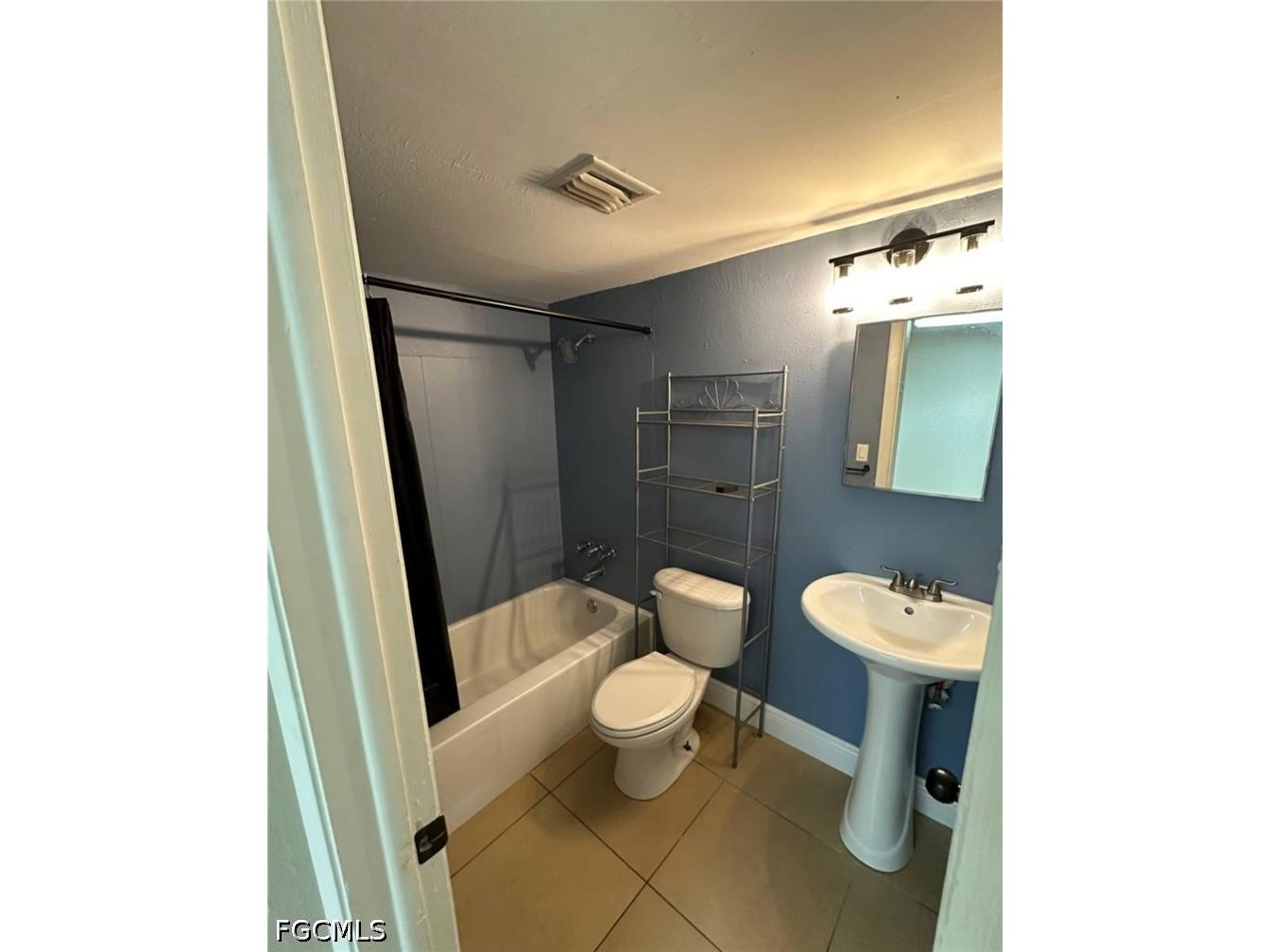2535 Parkway Street Fort Myers FL 33901 2026015688 image5