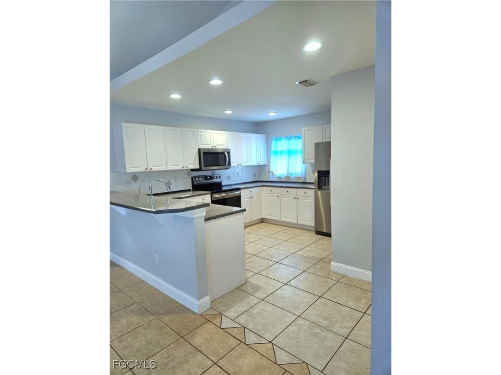 2537 SW 29th Terrace Cape Coral FL 33914 2026006067 image8