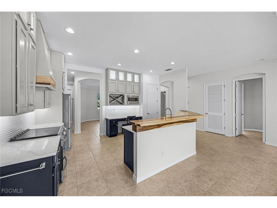 2538 Ashbury Circle Cape Coral FL 33991 2025025511 image12