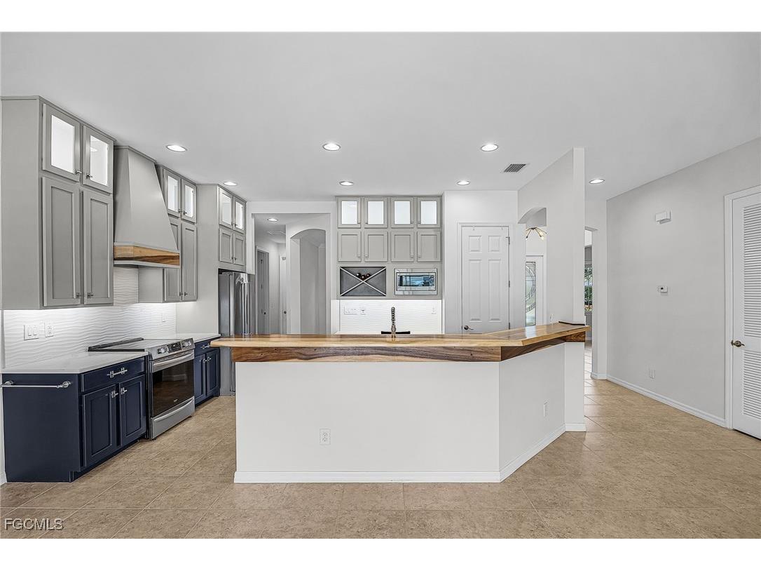 2538 Ashbury Circle Cape Coral FL 33991 2025025511 image15