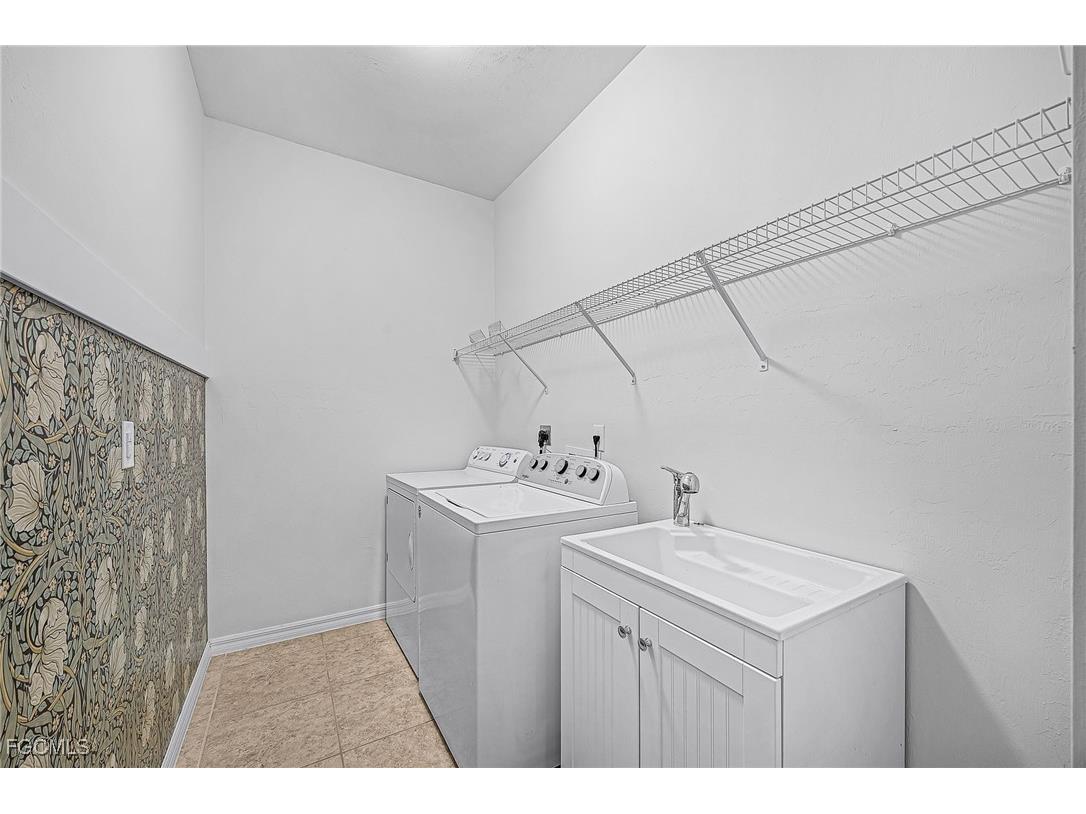 2538 Ashbury Circle Cape Coral FL 33991 2025025511 image41